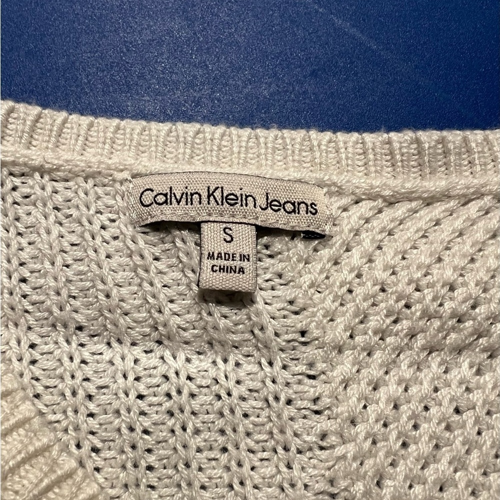 Calvin Klein Women Size Small Ivory Knit Asymmetrical Scalloped Hem Sweater - Picture 4 of 5